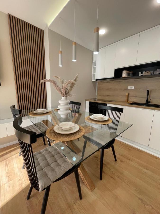 Apartment Square Center *