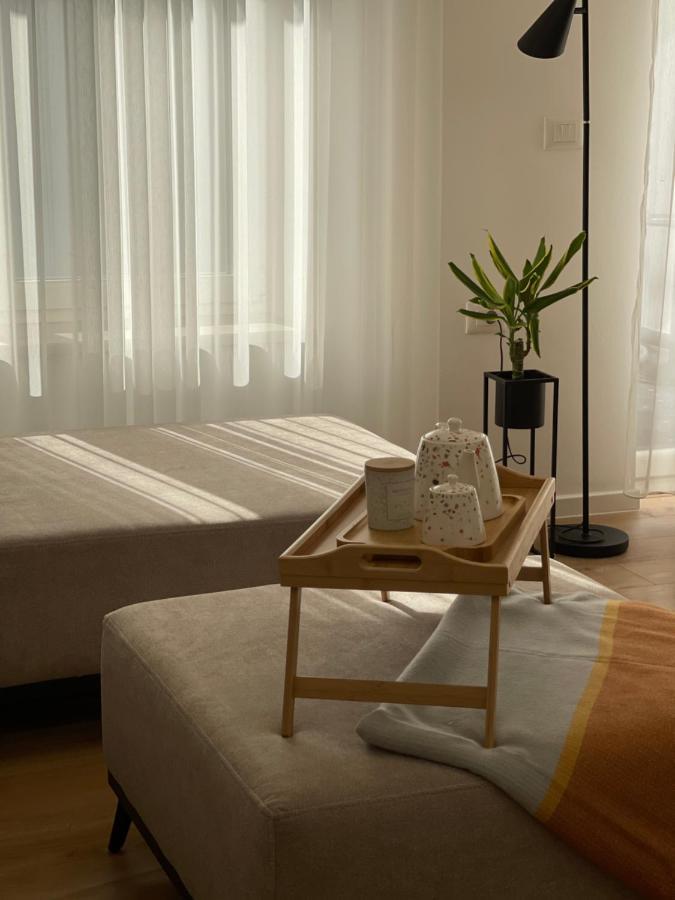 Square Center Apartment *