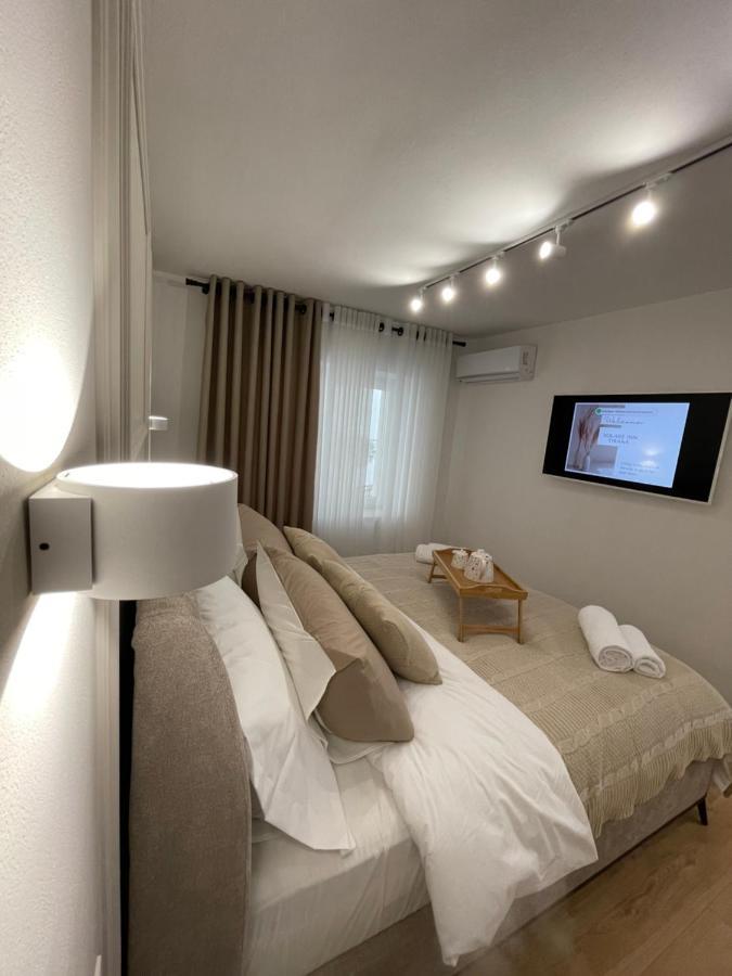 Square Center Apartment Tirana