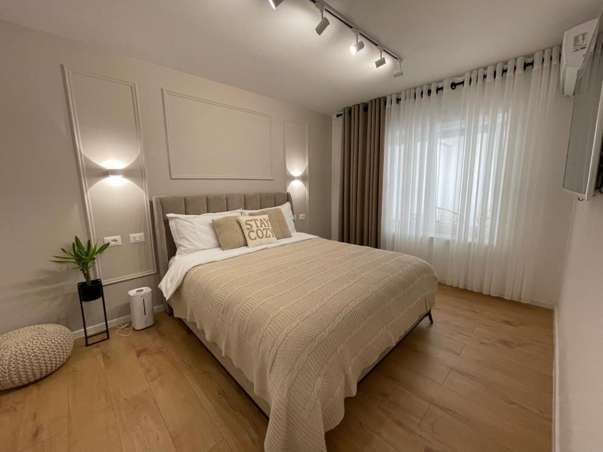 Square Center * Tirana